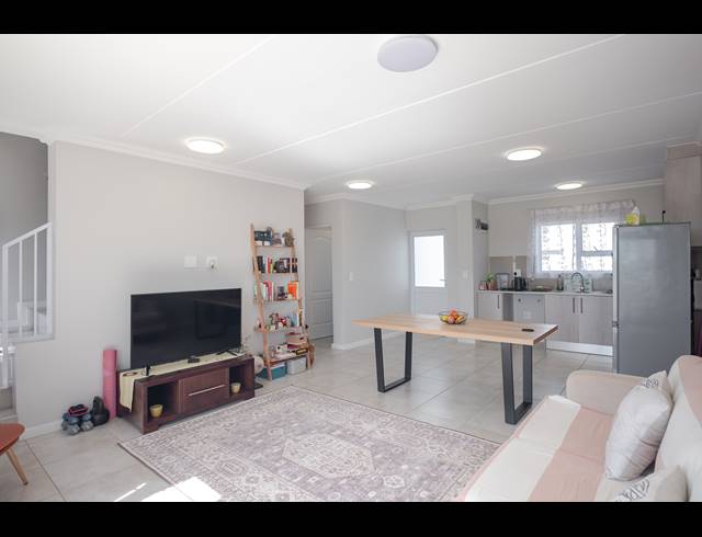 3 BEDROOM TOWNHOUSE TO LET IN SUNNINGDALE